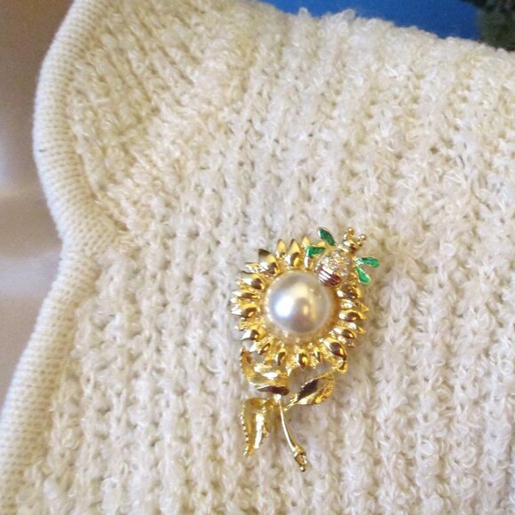 VINTAGE Flower Bee TREMBLER Brooch ~Flower Insect Rhinestone PearlJiggler Brooch - Picture 8 of 15